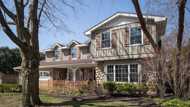 1336 Christina Ln, Northbrook, IL 60062 - traditional-style home featuring board and batten siding and fence
