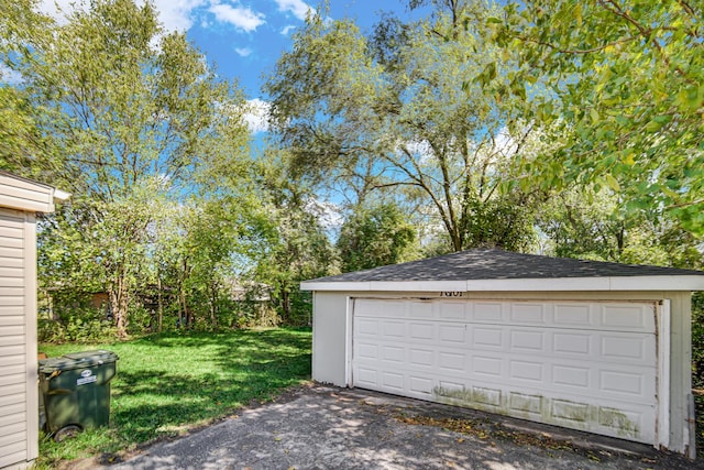 view of detached garage