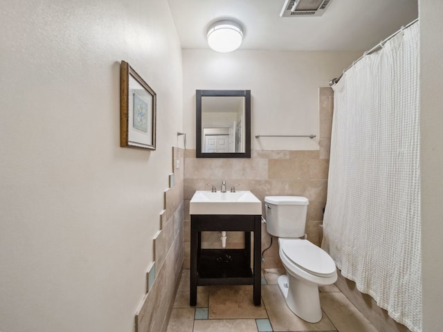201 41st St, Downers Grove, IL 60515 - full bath featuring tile walls, toilet, vanity, tile patterned flooring, and a shower with shower curtain