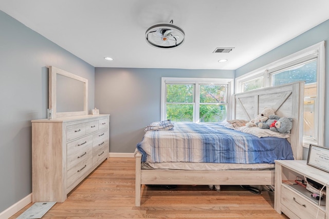 bedroom with baseboards, visible vents, recessed lighting, and light wood finished floors