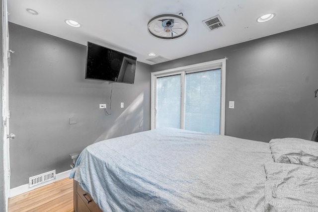 bedroom with light wood-type flooring, recessed lighting, baseboards, and visible vents