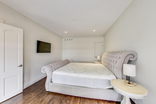 bedroom with baseboards, ornamental molding, wood finished floors, and recessed lighting