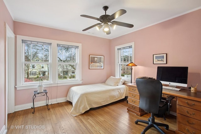 bedroom with light wood-style floors, baseboards, ornamental molding, and ceiling fan