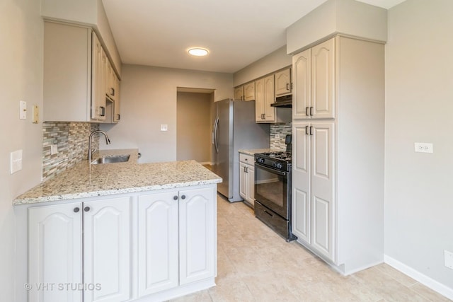 920 Surrey Dr Unit 1A, Schaumburg, IL 60193 - kitchen featuring tasteful backsplash, a sink, a peninsula, under cabinet range hood, and gas stove