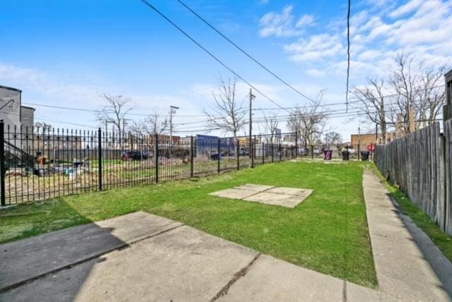 4734 W Monroe St, Chicago, IL 60644 - view of yard featuring fence