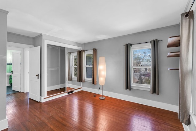 interior space featuring visible vents, baseboards, a closet, and hardwood / wood-style floors