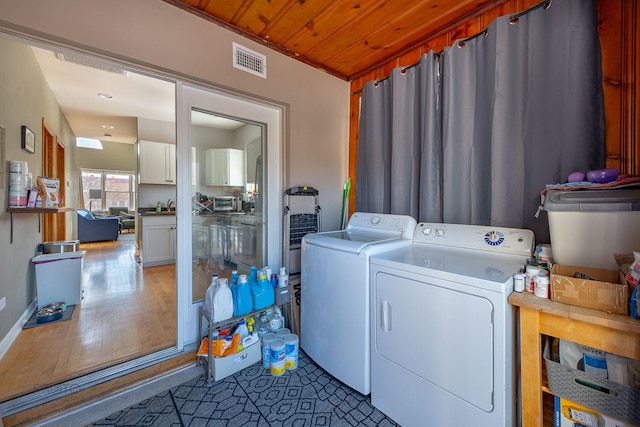 530 N Ashland Ave, Chicago, IL 60622 - washroom with wood ceiling, visible vents, laundry area, and separate washer and dryer