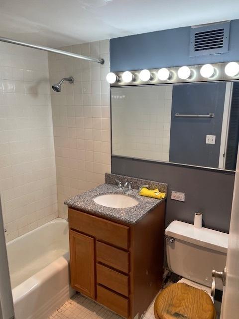 full bath featuring toilet, vanity, and shower / bathing tub combination