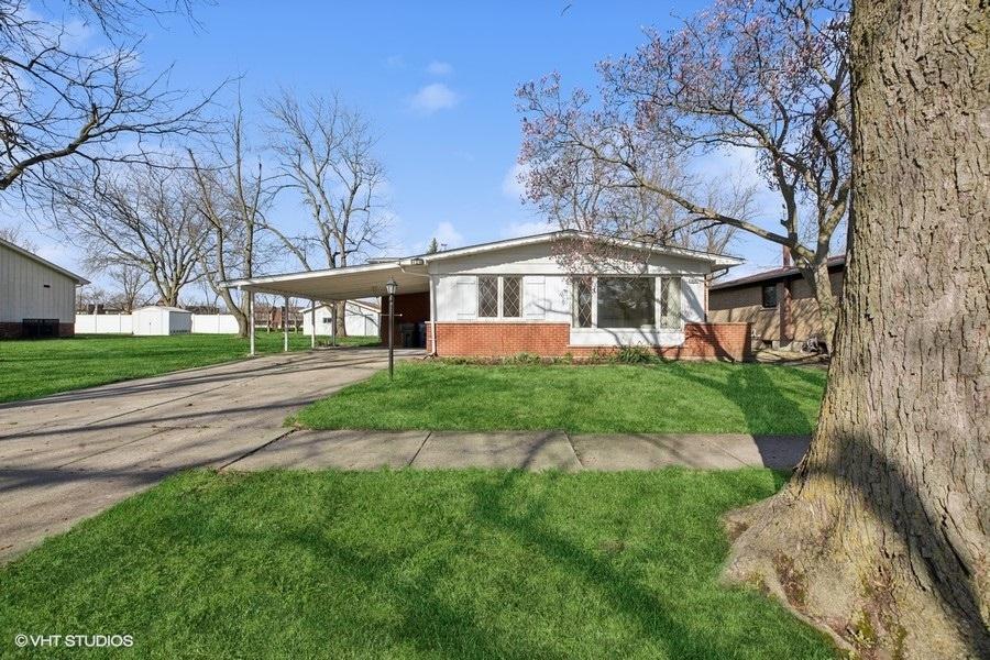 424 Kenneth Ct, Glenwood, IL 60425 - view of front of property with brick siding, an attached carport, driveway, and a front lawn