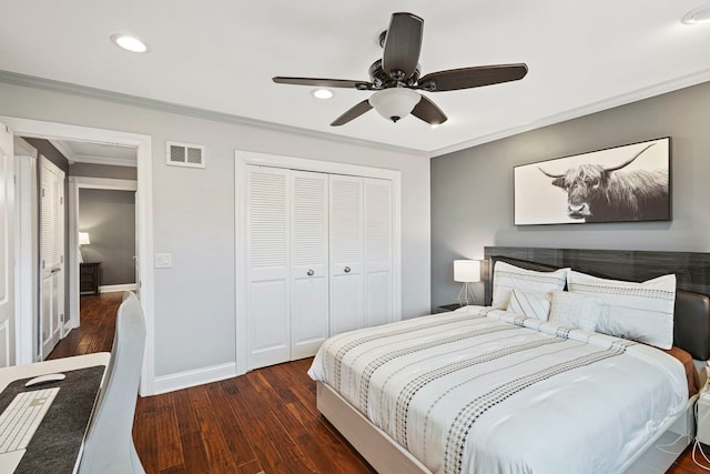 bedroom featuring visible vents, recessed lighting, wood finished floors, a closet, and ornamental molding