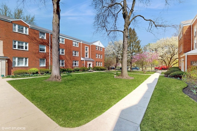502 Bonnie Brae Pl Unit C2, River Forest, IL 60305 - view of community with a lawn