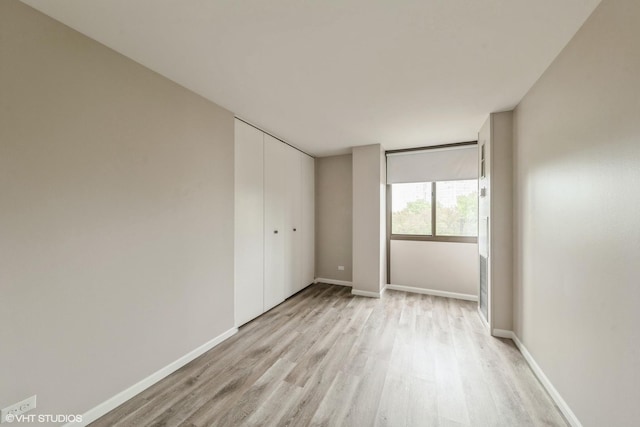 4850 S Lake Park Ave Unit 512, Chicago, IL 60615 - unfurnished bedroom featuring light wood-style floors, baseboards, and a closet