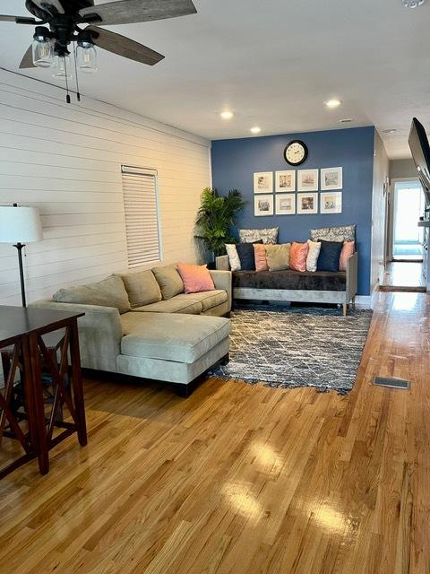 living room with wood finished floors, ceiling fan, and recessed lighting