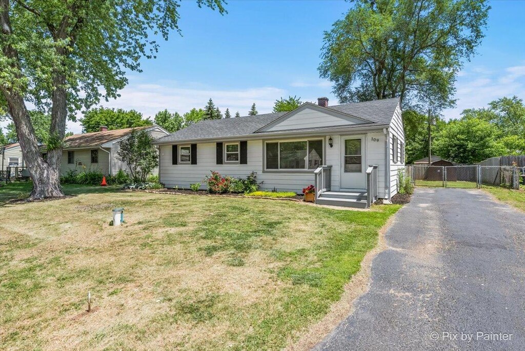 109 Delaware St, Crystal Lake, IL 60014 - photo 1
