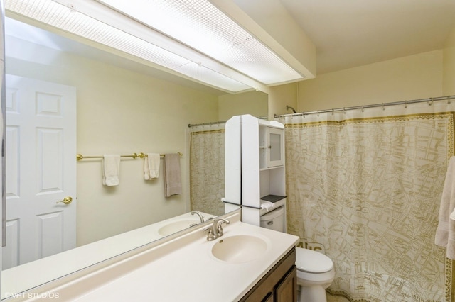 945 E Kenilworth Ave Unit 429, Palatine, IL 60074 - full bath with vanity, toilet, and curtained shower