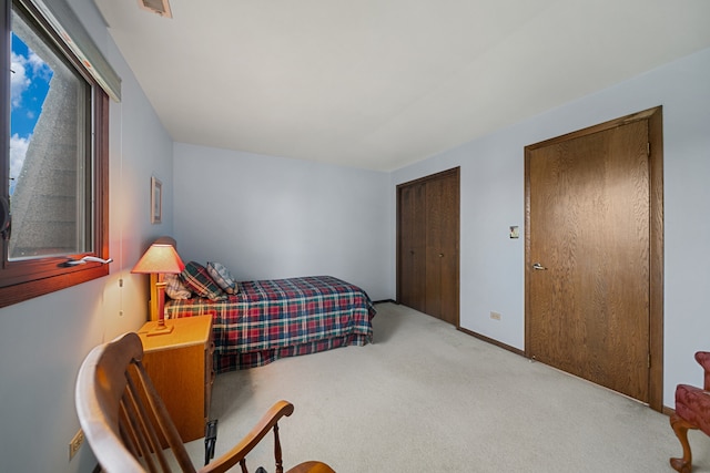 bedroom with baseboards, carpet flooring, and a closet