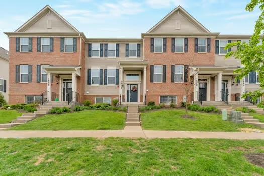 1672 Bentz Way, Batavia, IL 60510 - townhome / multi-family property featuring a front lawn and brick siding