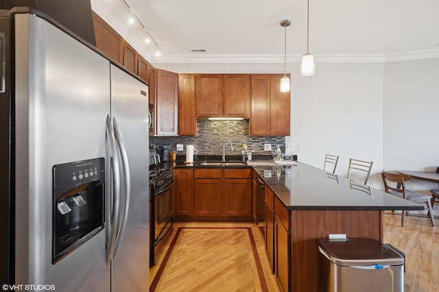 kitchen featuring stainless steel fridge with ice dispenser, a sink, dark countertops, a peninsula, and backsplash