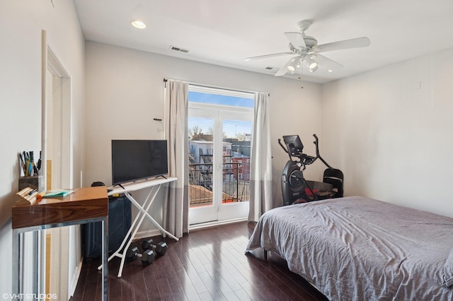 bedroom featuring hardwood / wood-style floors, ceiling fan, visible vents, and recessed lighting