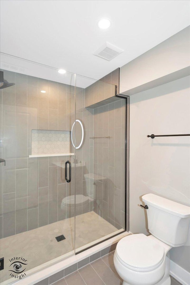 full bath with visible vents, a shower stall, toilet, recessed lighting, and tile patterned flooring
