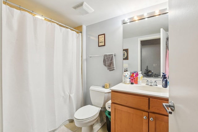 1070 W 15th St Unit 305, Chicago, IL 60608 - full bathroom with toilet, vanity, and a shower with curtain