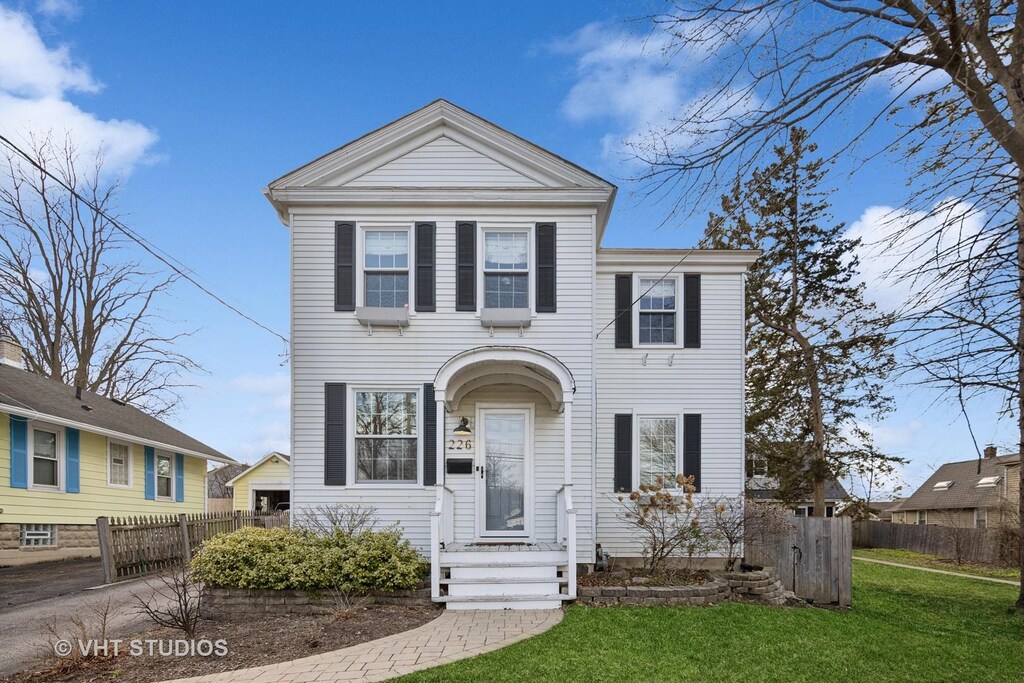 226 N Hager Ave, Barrington, IL 60010 - photo 1