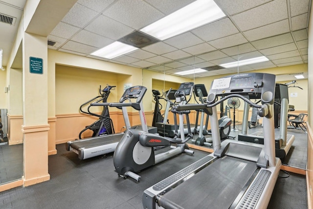 exercise room featuring visible vents and a drop ceiling