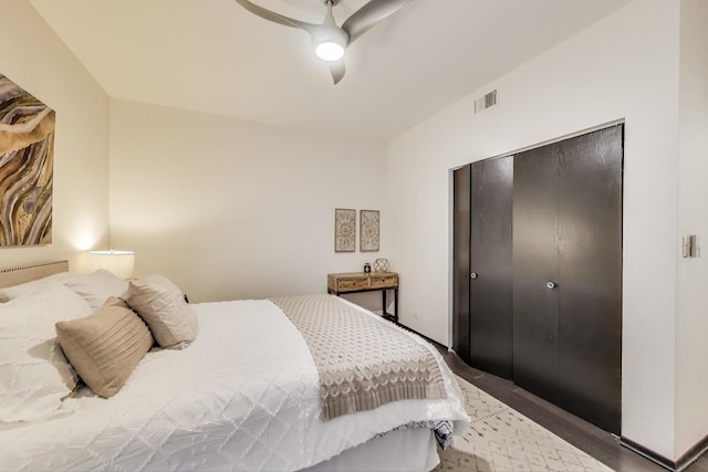 bedroom featuring wood finished floors, a closet, and a ceiling fan