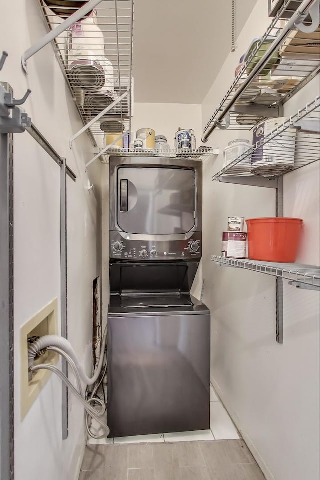washroom featuring estacked washer and dryer