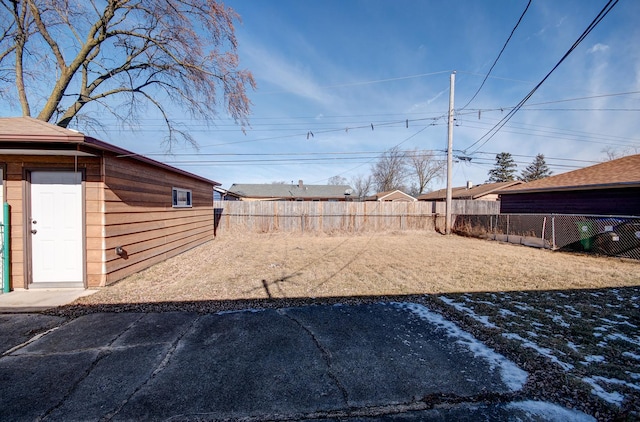7054 Stanford Dr, Bridgeview, IL 60455 - view of yard featuring a fenced backyard