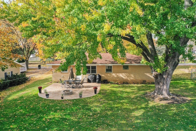 view of yard featuring a patio