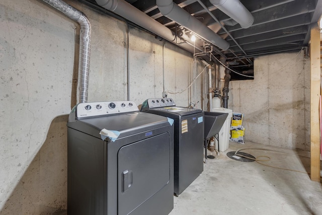 laundry room featuring a sink, independent washer and dryer, and laundry area