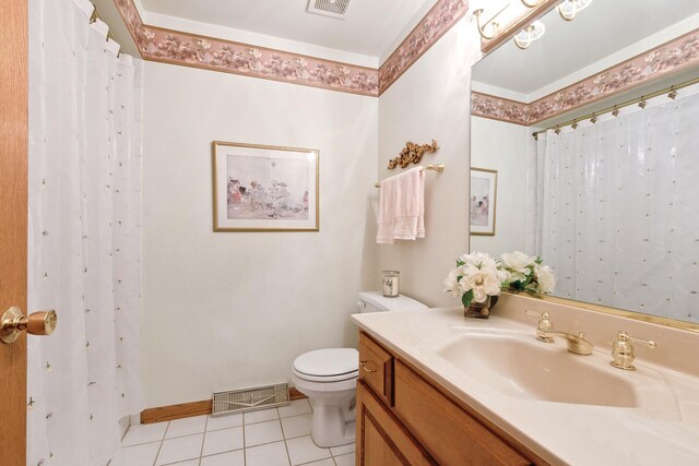 5 Saint Moritz Dr Unit 101, Palos Park, IL 60464 - bathroom featuring toilet, tile patterned floors, vanity, baseboards, and a shower with shower curtain