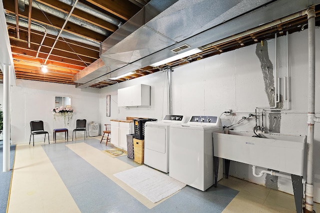 5 Saint Moritz Dr Unit 101, Palos Park, IL 60464 - laundry area with washer and dryer and light floors