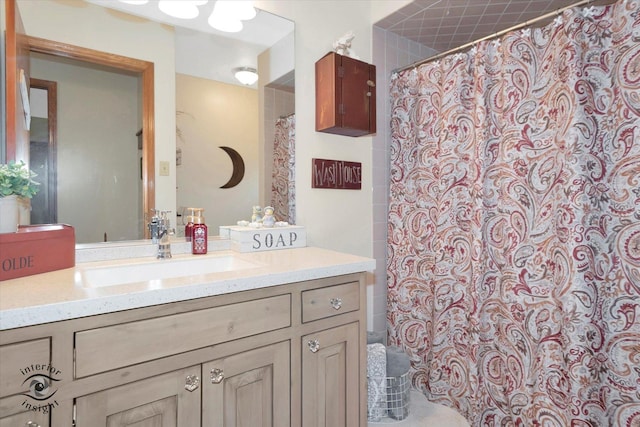 274 N School St, Braidwood, IL 60408 - full bath with vanity and a shower with curtain