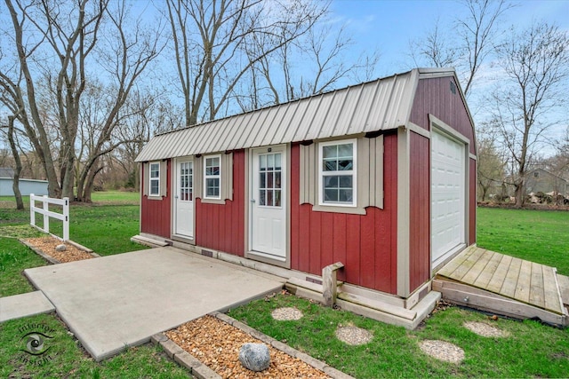274 N School St, Braidwood, IL 60408 - view of outbuilding with fence and an outbuilding