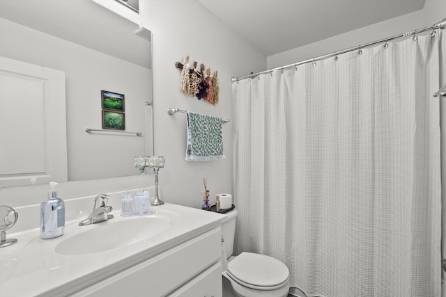 full bath featuring toilet, vanity, and a shower with curtain