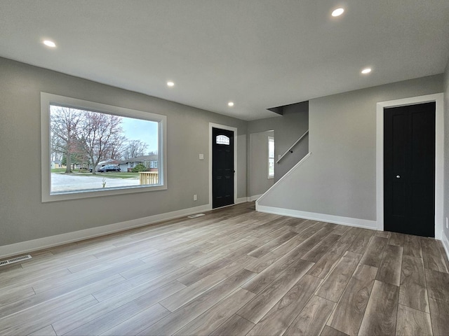 919 Dartmouth Ave, Matteson, IL 60443 - foyer with baseboards, visible vents, wood finished floors, and recessed lighting
