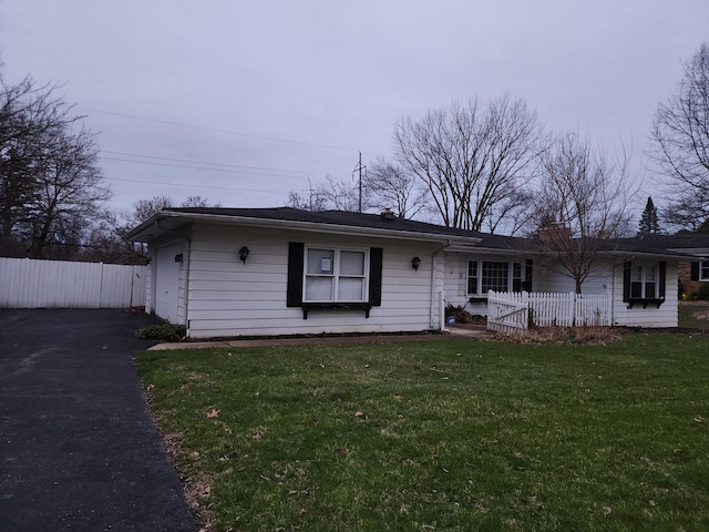 1122 Foster Ave, Lake Bluff, IL 60044 - ranch-style house with driveway, a front yard, and fence
