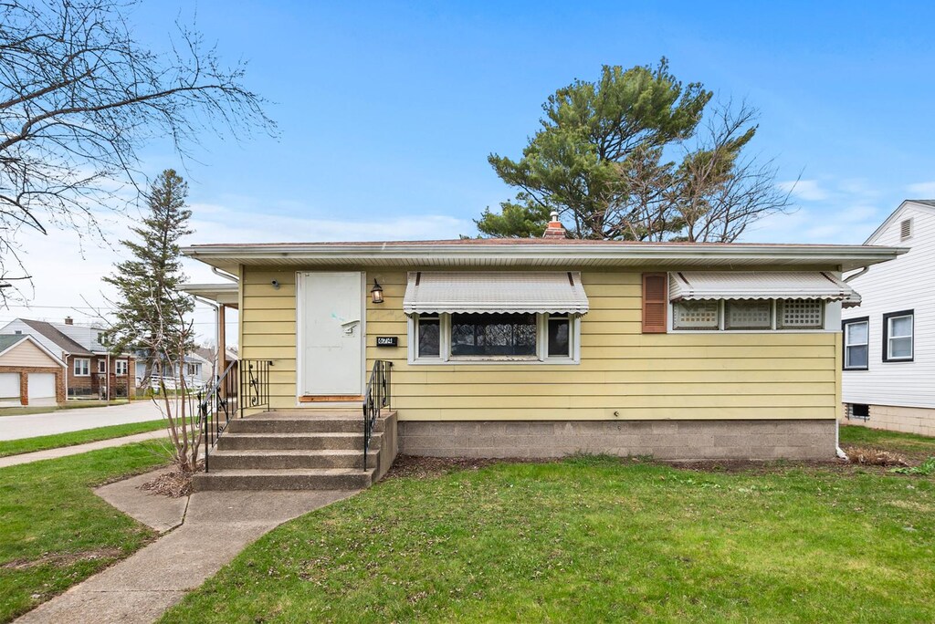 674 Memorial Dr, Calumet City, IL 60409 - photo 1