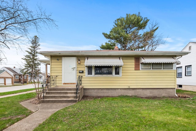 674 Memorial Dr, Calumet City, IL 60409 - bungalow with a front lawn