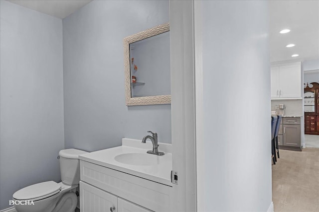 6914 Richmond Ave, Darien, IL 60561 - half bath with toilet, vanity, and recessed lighting