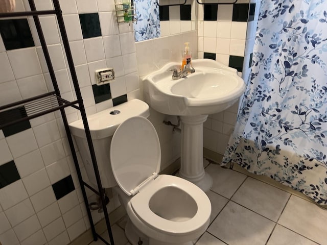 4221 N Sawyer Ave, Chicago, IL 60618 - full bathroom with toilet, curtained shower, tile patterned flooring, and tile walls