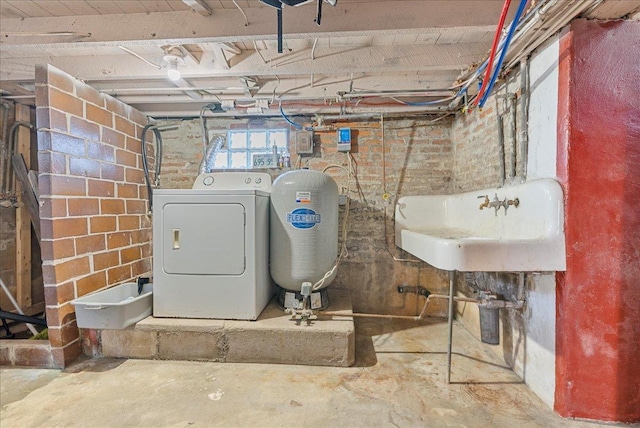 103 E 1400 N Rd, Danvers, IL 61732 - utilities featuring washer / dryer, heating fuel, and a sink