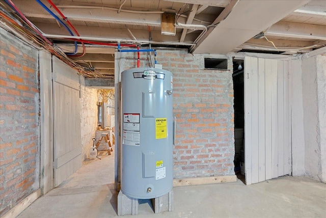 103 E 1400 N Rd, Danvers, IL 61732 - utility room featuring water heater