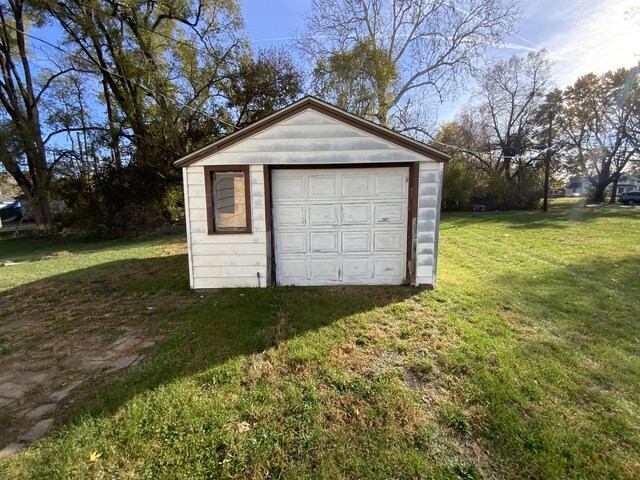 405 Chandler St, Danville, IL 61832 - detached garage with driveway