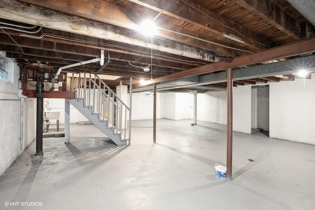 270 W 10th St, Chicago Heights, IL 60411 - unfinished basement with stairway