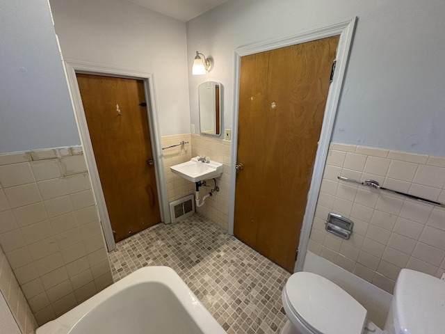 716 Robinson St, Danville, IL 61832 - bathroom featuring tile walls, visible vents, toilet, and tile patterned floors