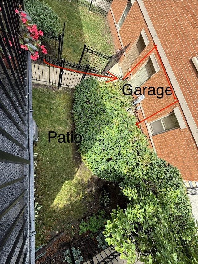 1333 N Burling St Unit B, Chicago, IL 60610 - view of yard