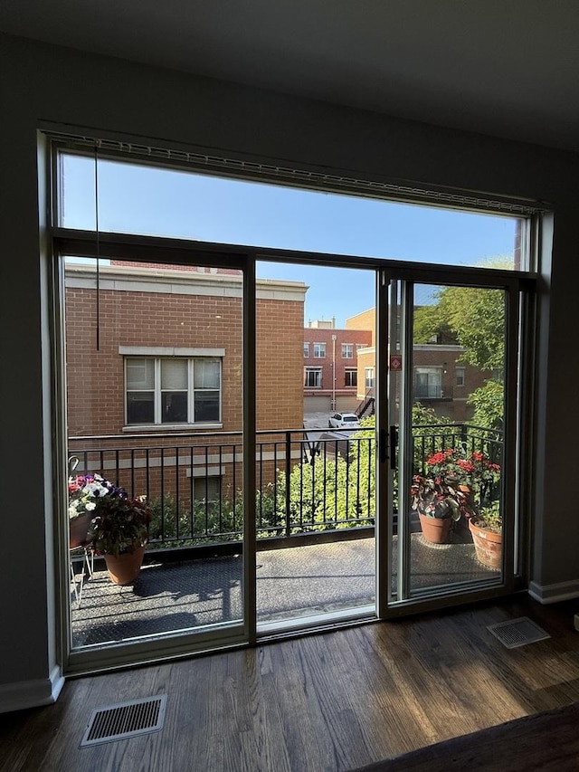 1333 N Burling St Unit B, Chicago, IL 60610 - entryway with wood finished floors and baseboards